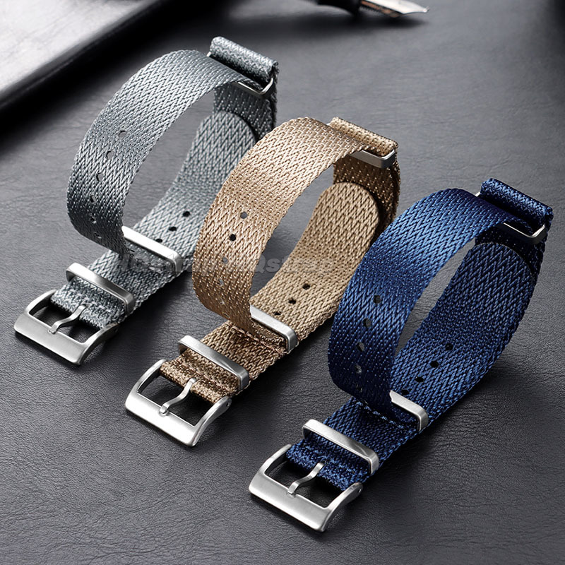 حزام ساعة من القماش والنايلون  - مراجعة Omega Watches Smartwatch وسعره