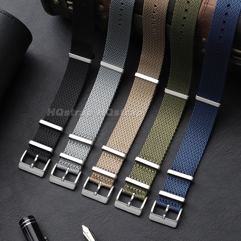 حزام ساعة من القماش والنايلون  - مراجعة Omega Watches Smartwatch وسعره